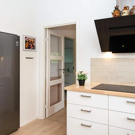 10 Person In Tarm-by Traum *